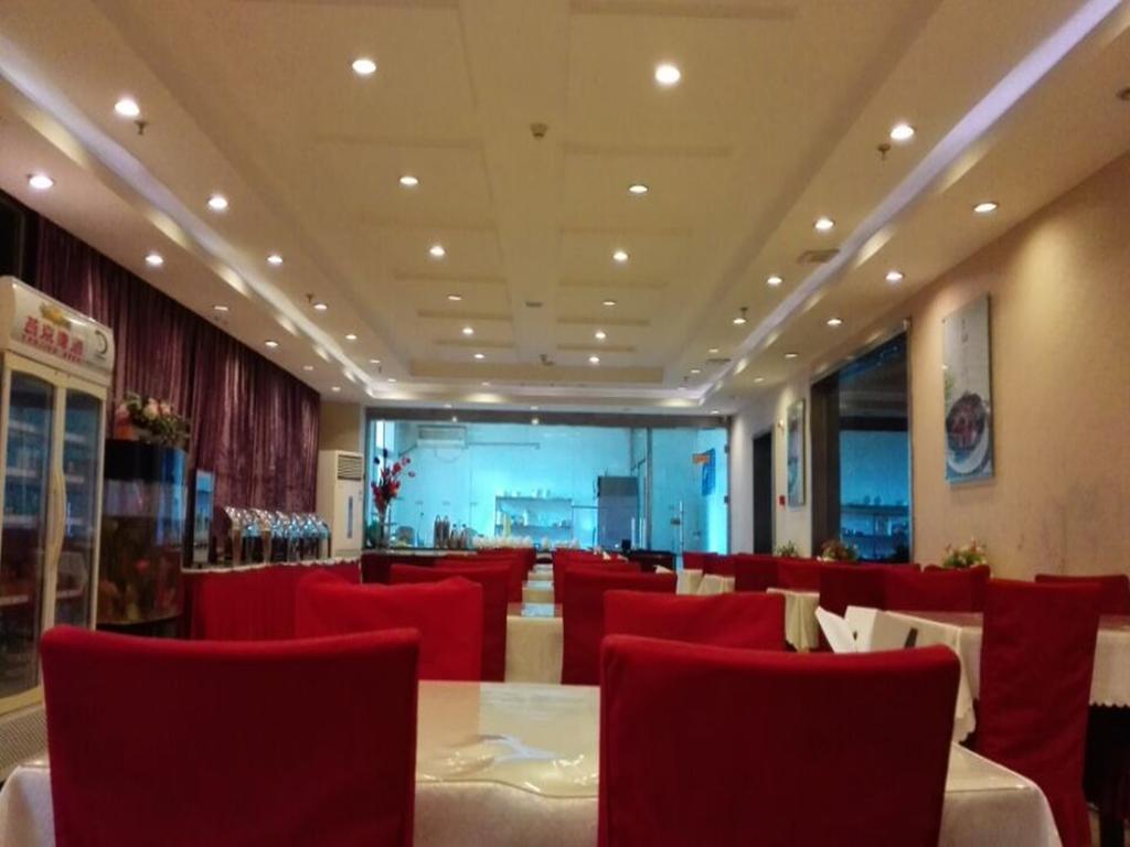 Gongmei Blue Peacock Business Hotel 3*