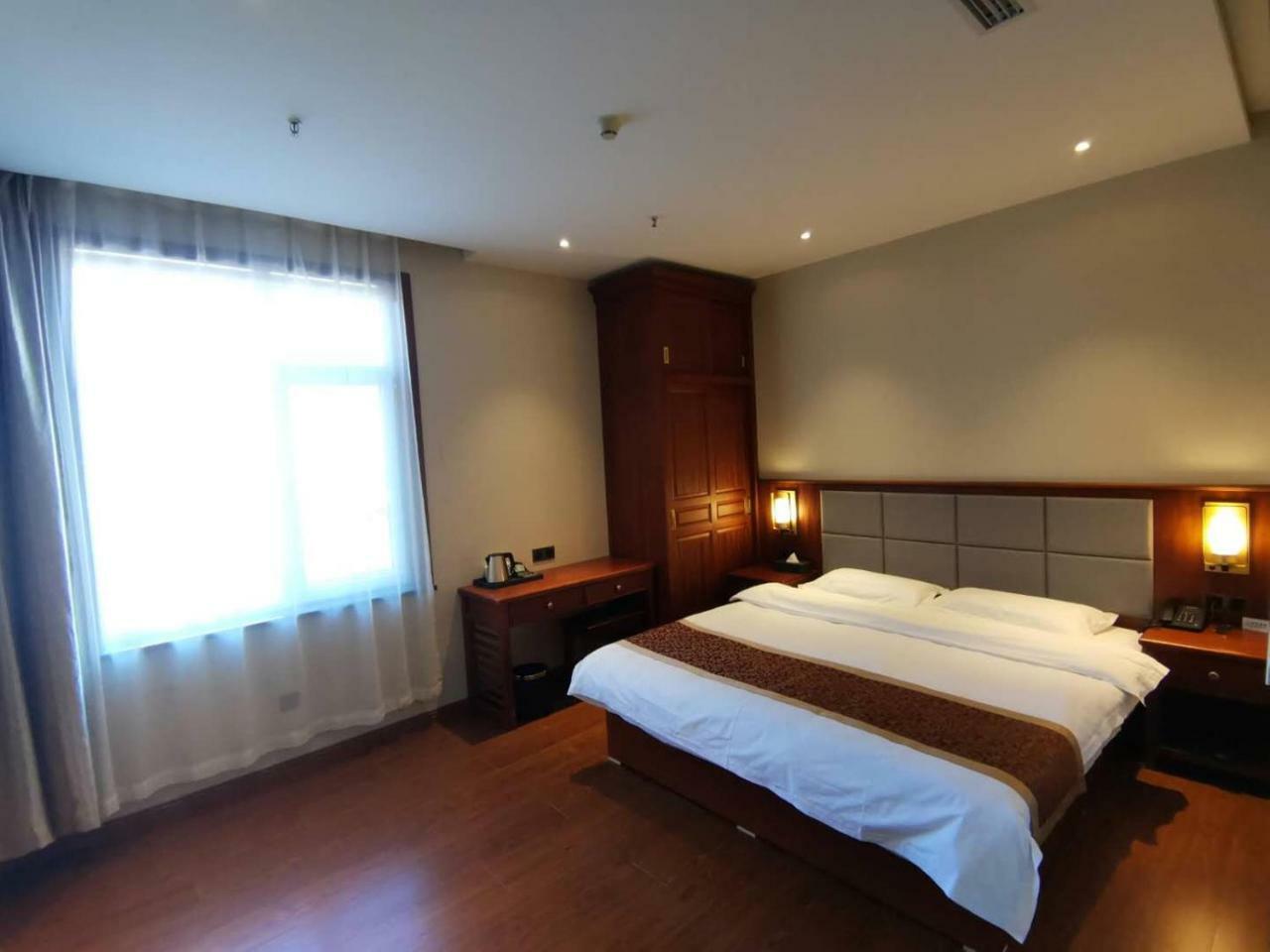 Hotel Gongmei Blue Peacock Business 3*
